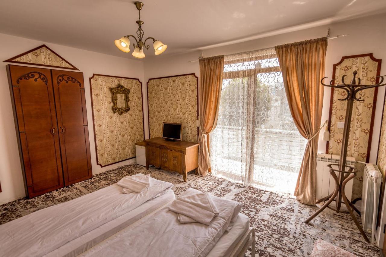 Tihiat Kut Complex Ξενοδοχείο Κιουστεντίλ Εξωτερικό φωτογραφία