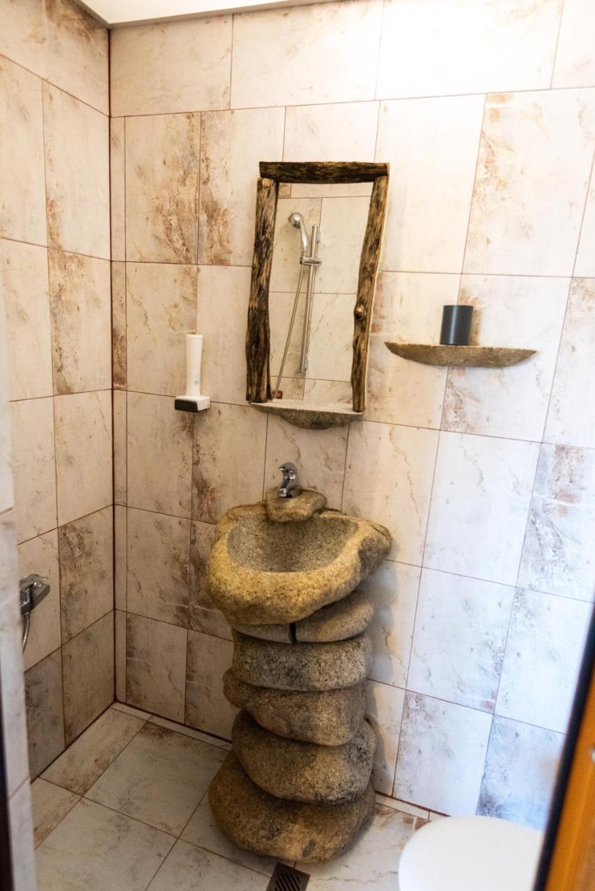 Tihiat Kut Complex Ξενοδοχείο Κιουστεντίλ Εξωτερικό φωτογραφία